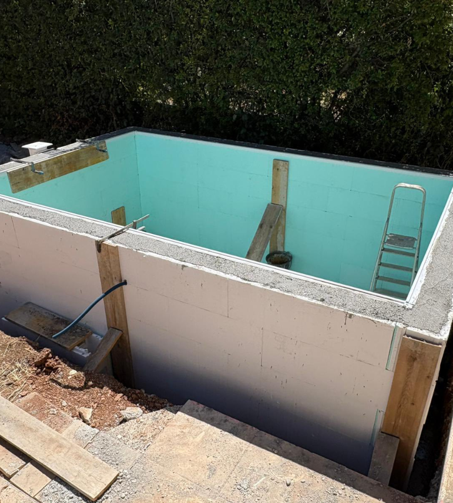 Construction piscine 10m2 3